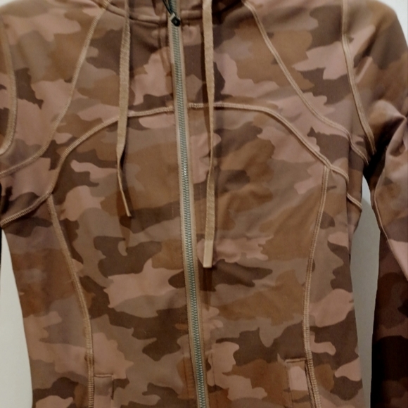 Lululemon Nulu hooded jacket - Picture 4 of 5